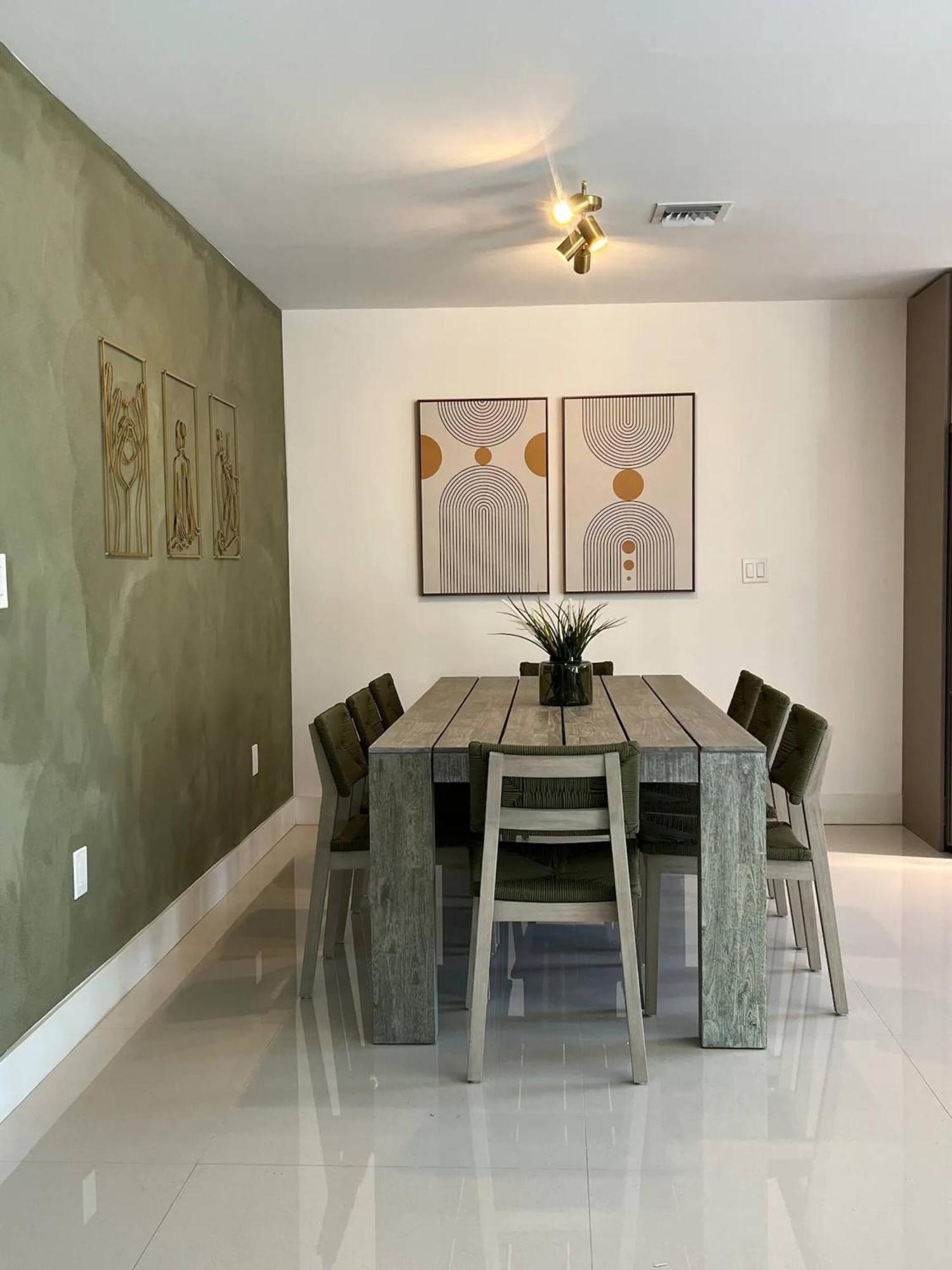 Villa Super Stylish 4 Bedroom Steps From The Fun *