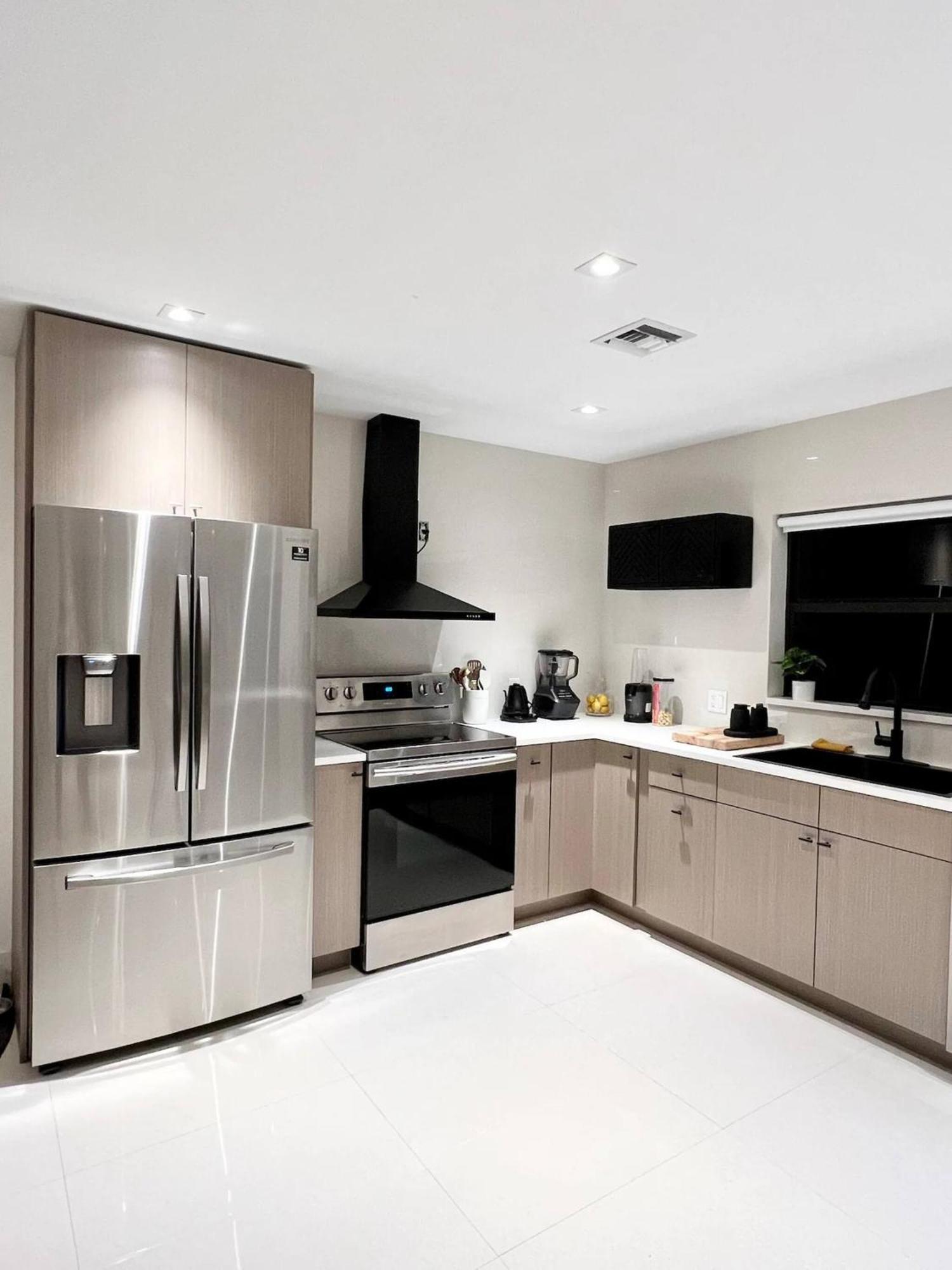 Super Stylish 4 Bedroom Steps From The Fun