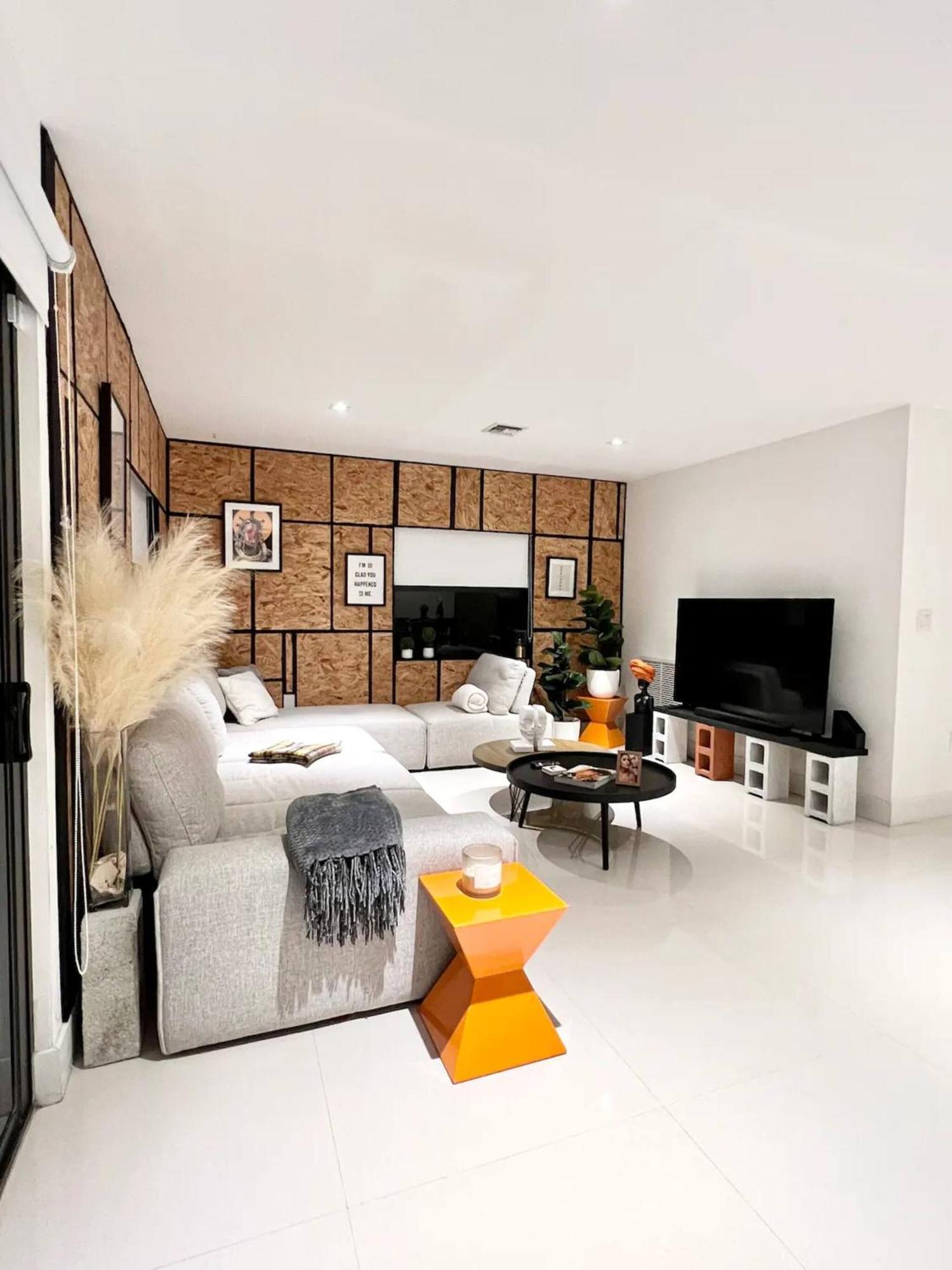 Villa Super Stylish 4 Bedroom Steps From The Fun Fort Lauderdale