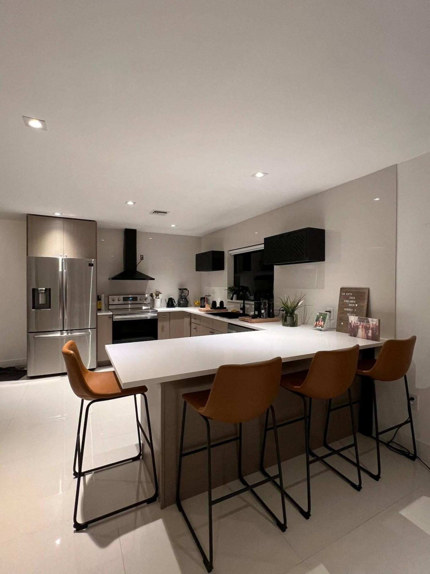 Super Stylish 4 Bedroom Steps From The Fun