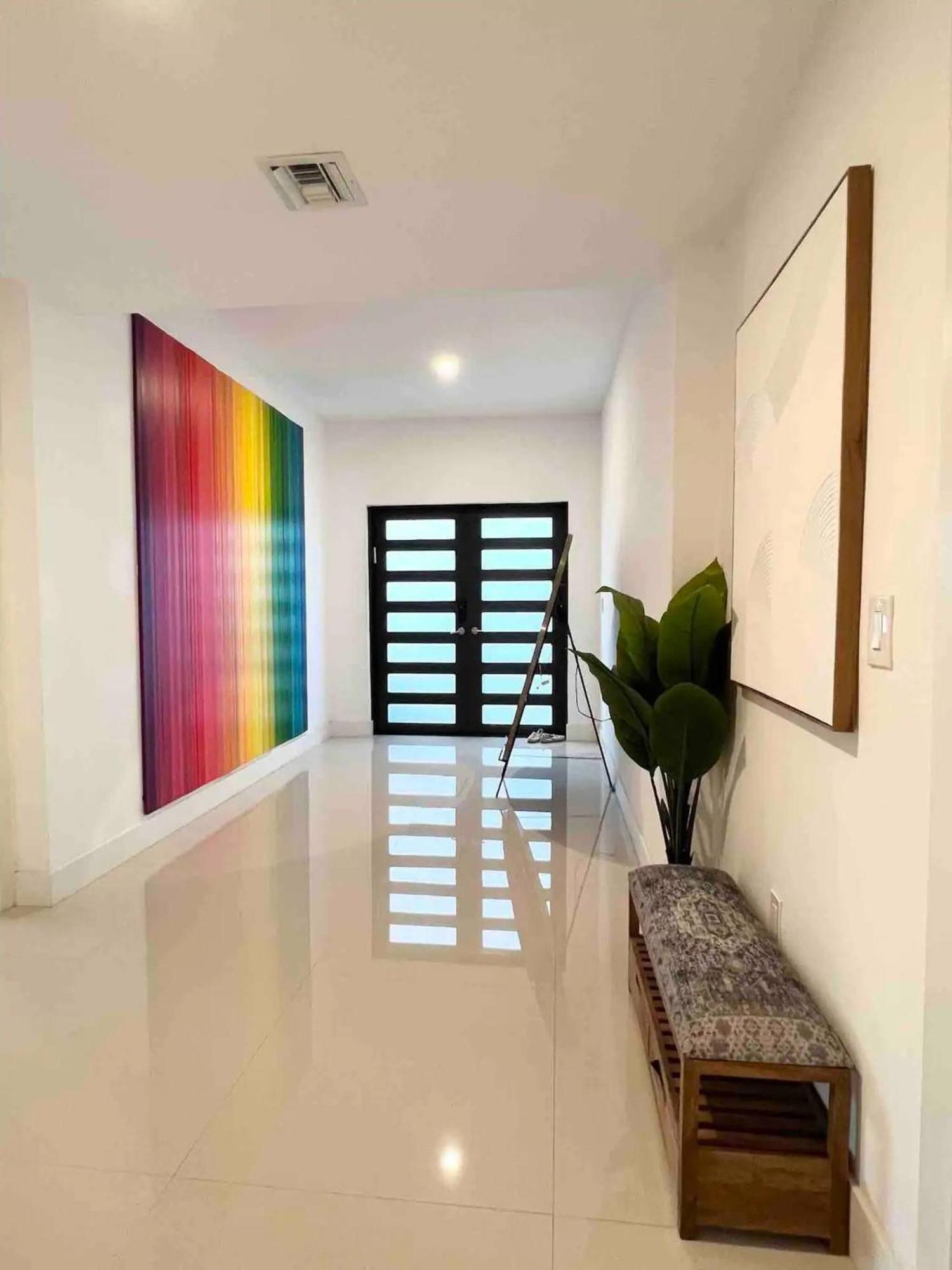 Villa Super Stylish 4 Bedroom Steps From The Fun *