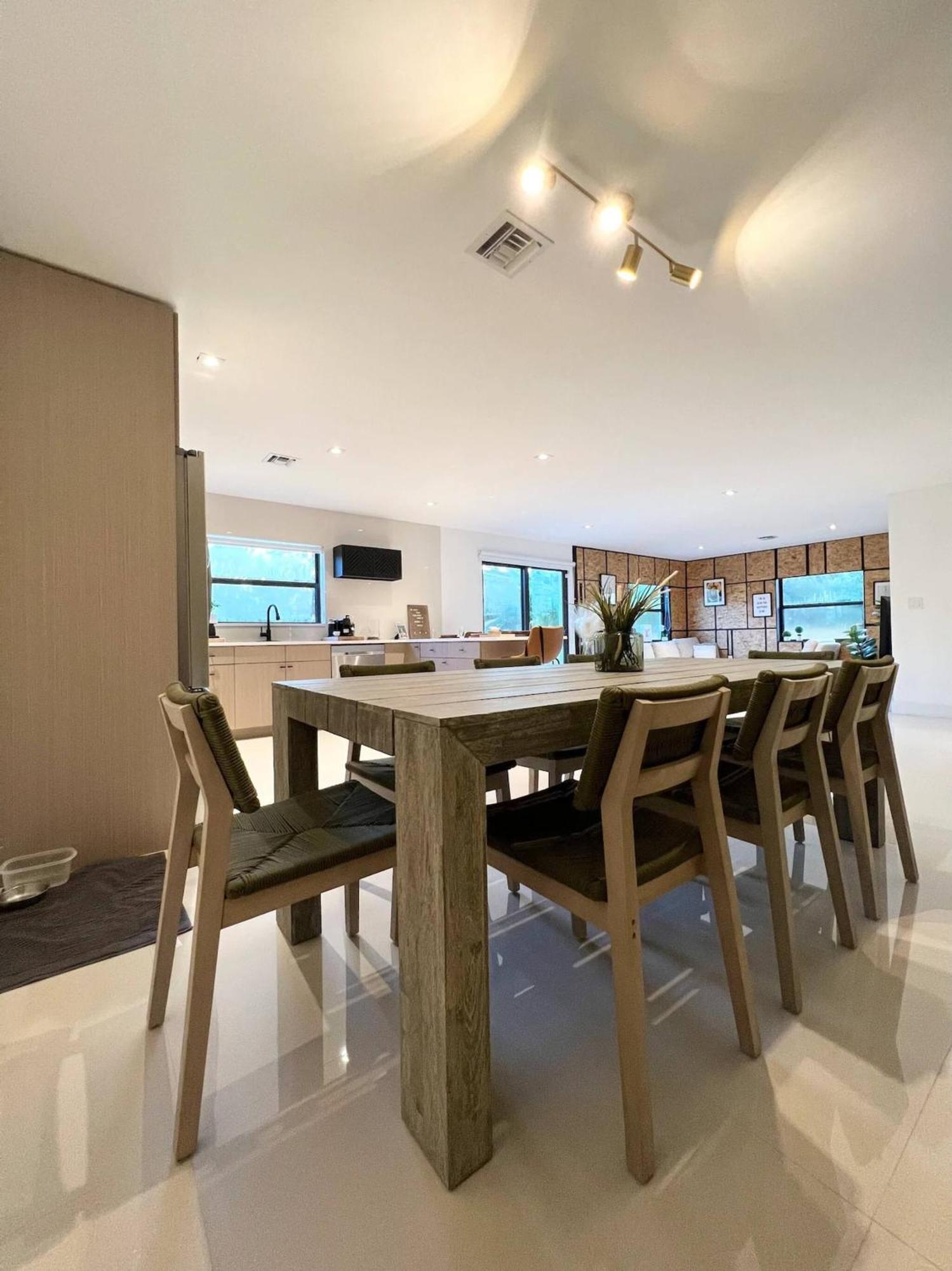 Villa Super Stylish 4 Bedroom Steps From The Fun Fort Lauderdale