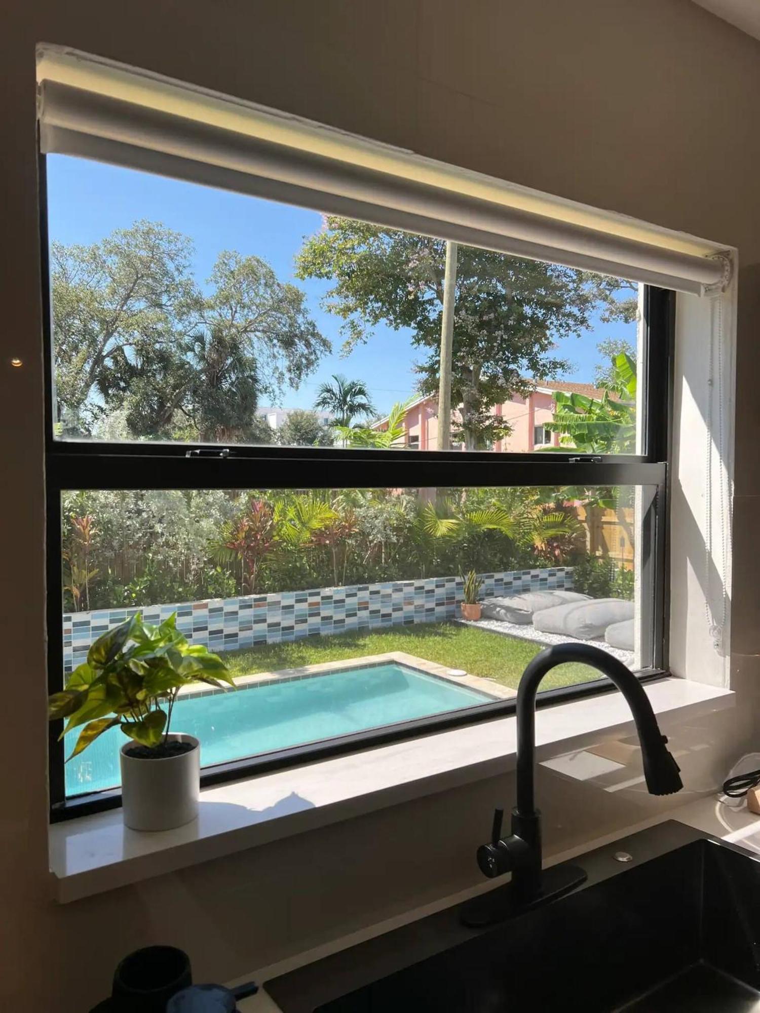 Super Stylish 4 Bedroom Steps From The Fun Villa *