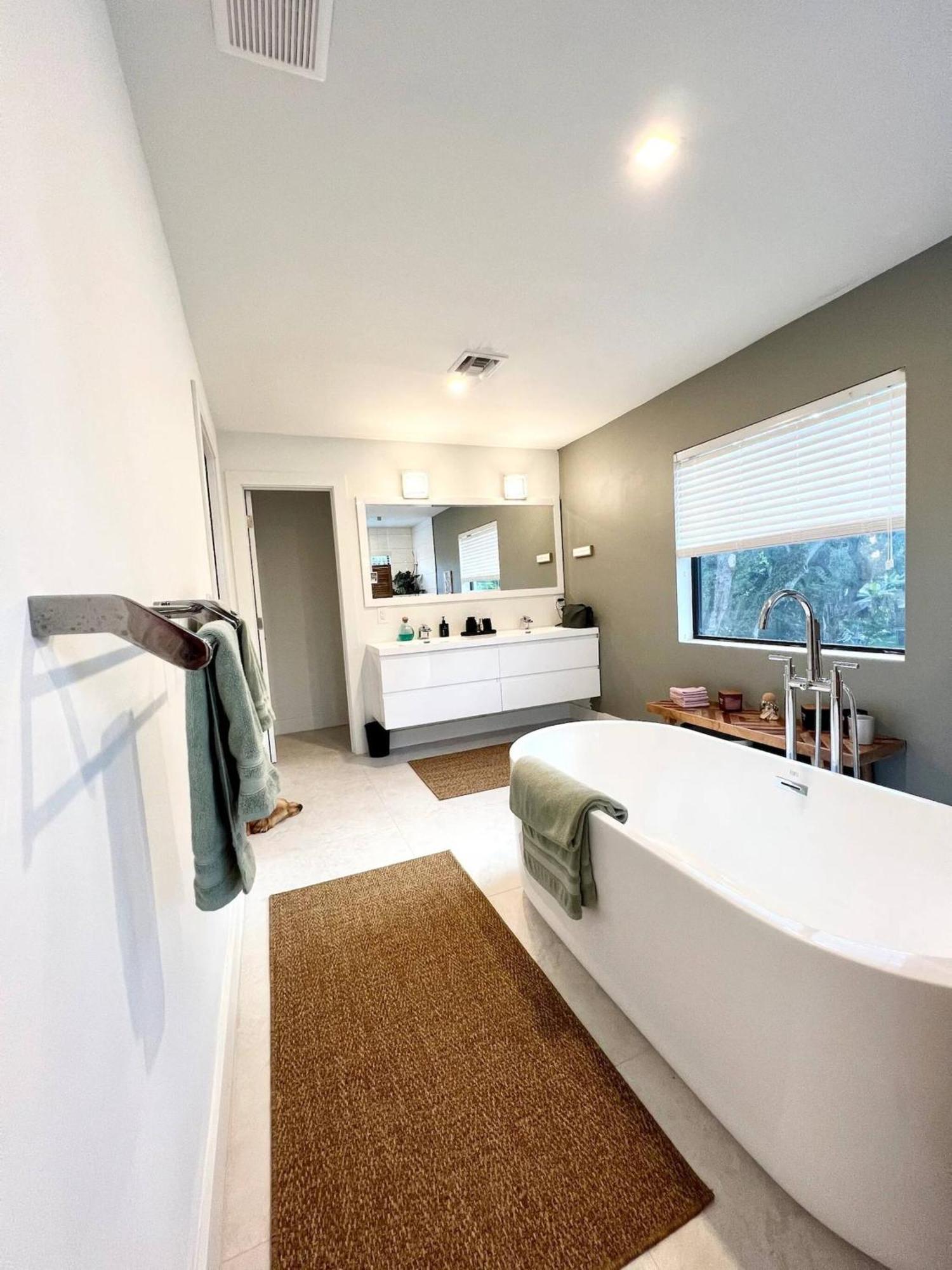 Villa Super Stylish 4 Bedroom Steps From The Fun