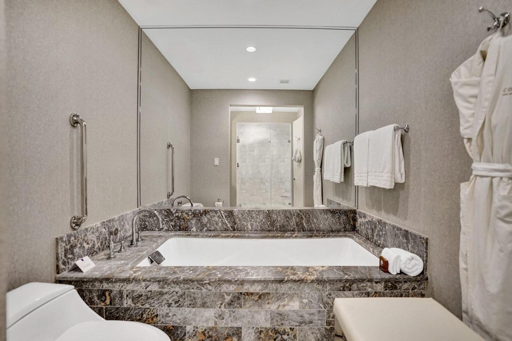 Elegant Beachfront - Your Perfect Getaway! Fort Lauderdale