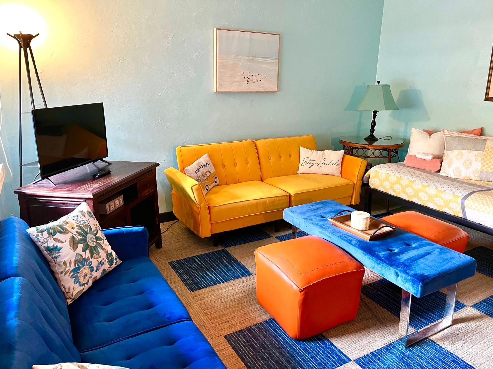 Blue Bell Apartment *