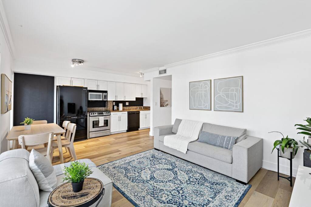 Apartment With Waterview In Olas Blvd