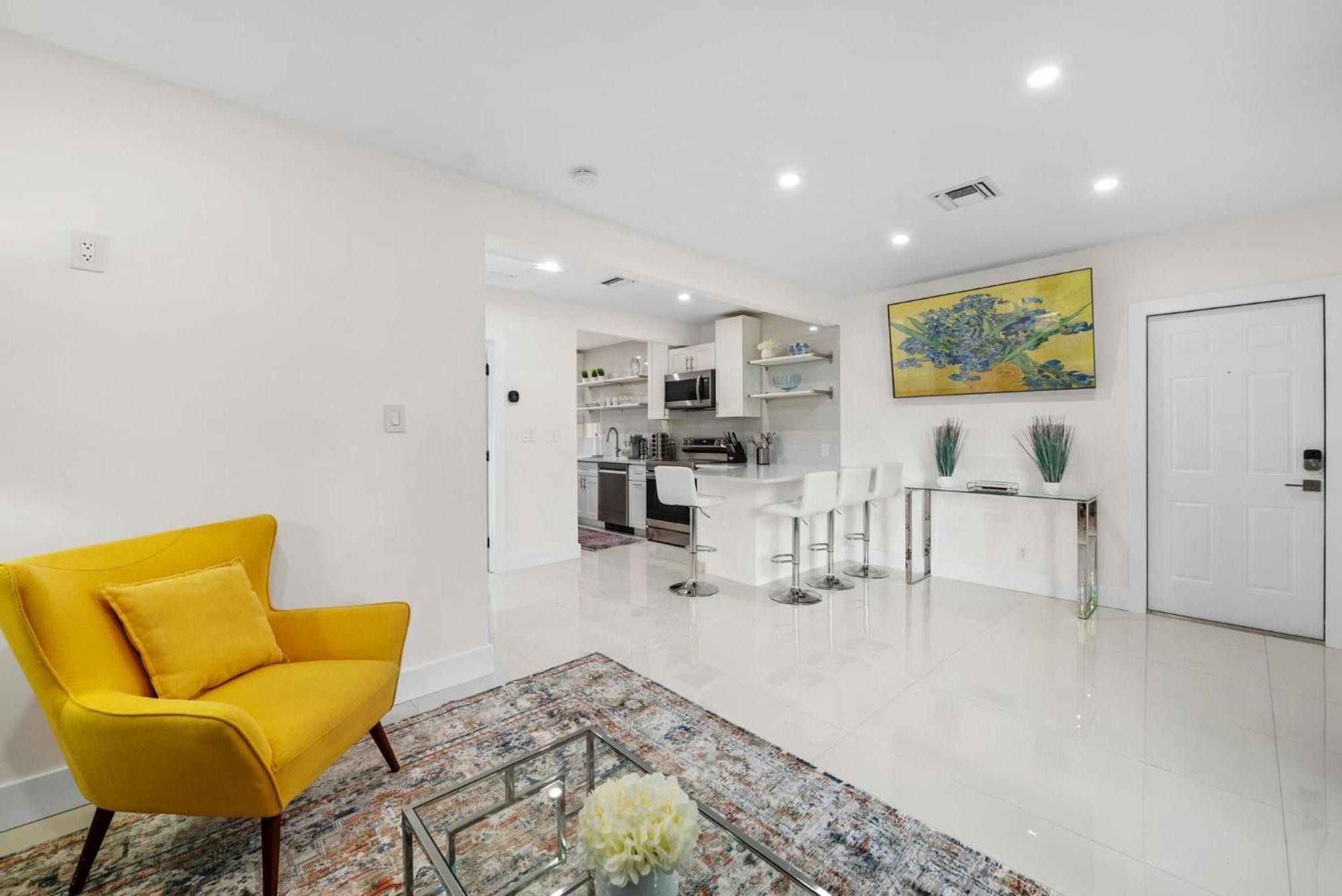 Apartment Hyperion - Stylish Steps From