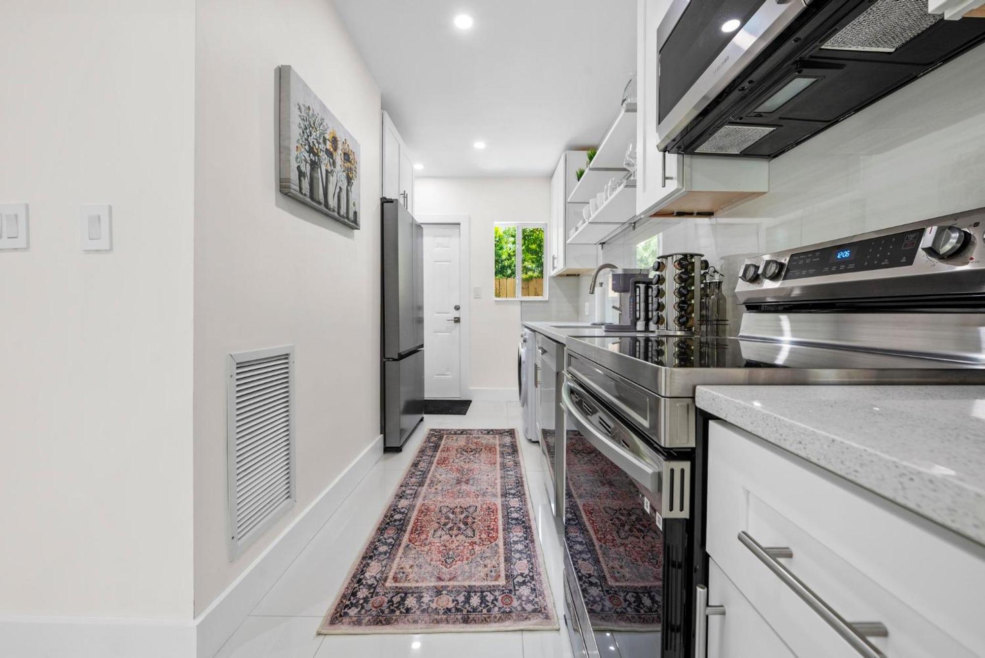 Apartment Hyperion - Stylish Steps From