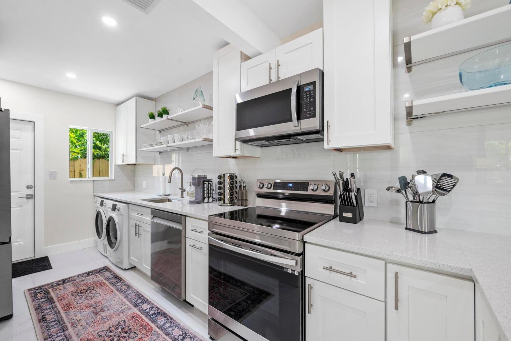 Apartment Hyperion - Stylish Steps From