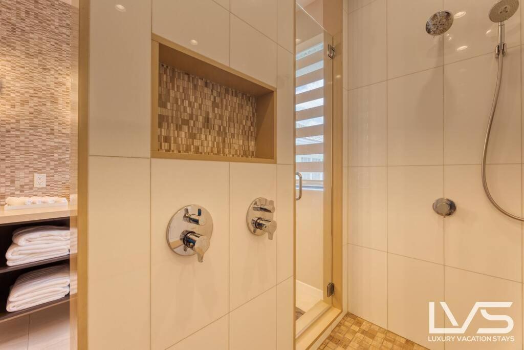 Holiday home Victoria - Walk To Olas - 4 Bed 4 Bath *