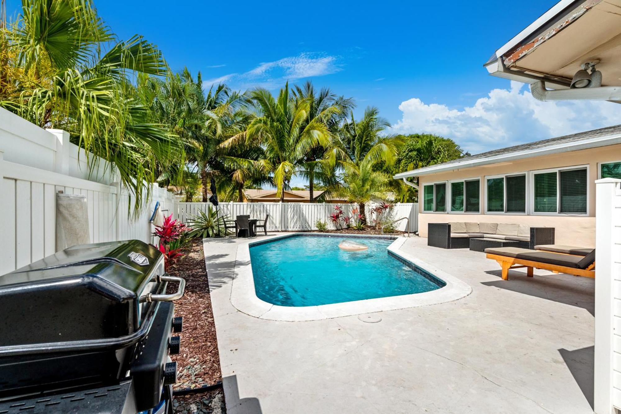 Gorgeous Open Concept 4 Bedroom With Heated Pool And Lounge Area Fort Lauderdale