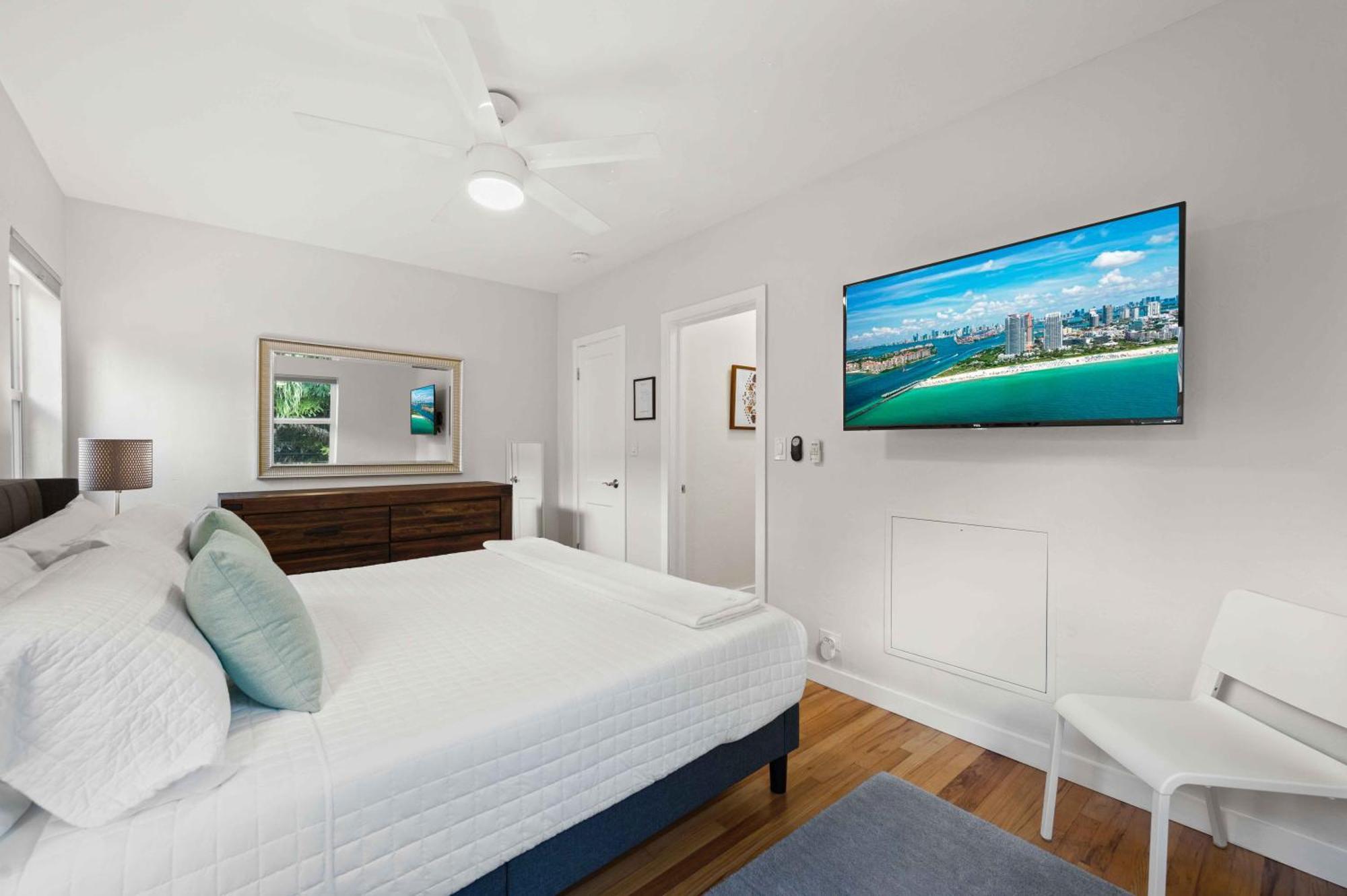 By The King Bed Lush Patio W Bbq Breakers Key Six H0mes * Fort Lauderdale