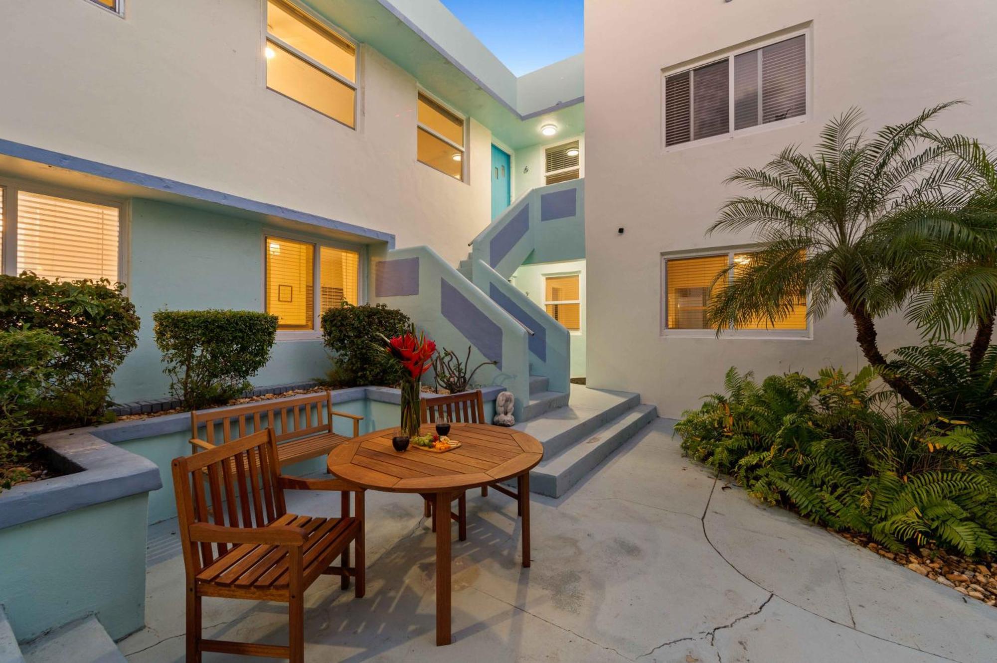 Apartment By The King Bed Lush Patio W Bbq Breakers Key Six H0mes