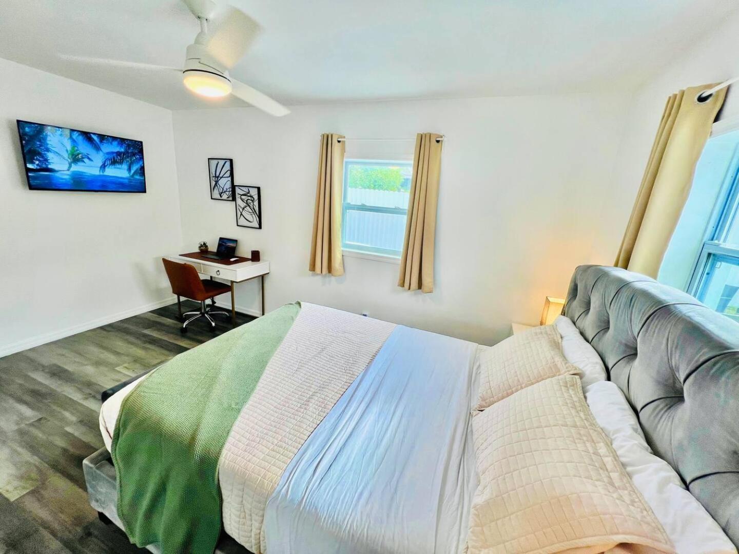 Stylish Lauderdale Retreat Ideal For Work Holiday home *