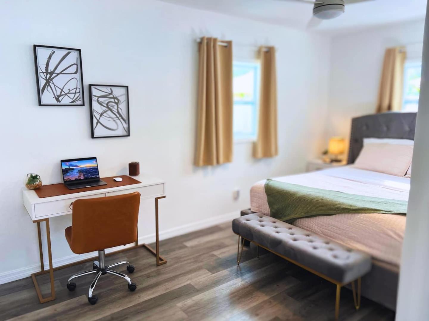 Stylish Lauderdale Retreat Ideal For Work