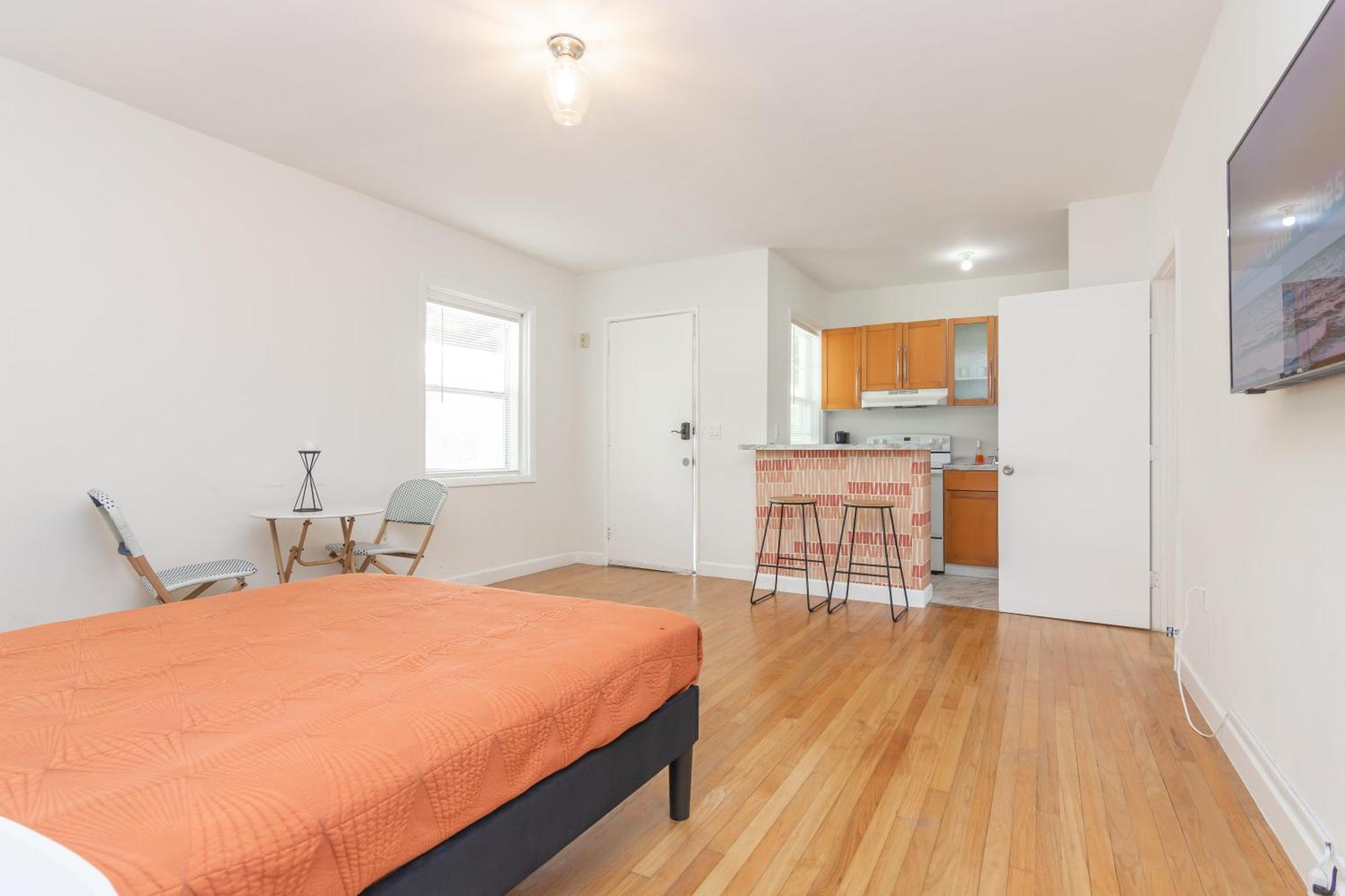 2-bdrm Unit - 5 Minutes Walking Olas Apartment