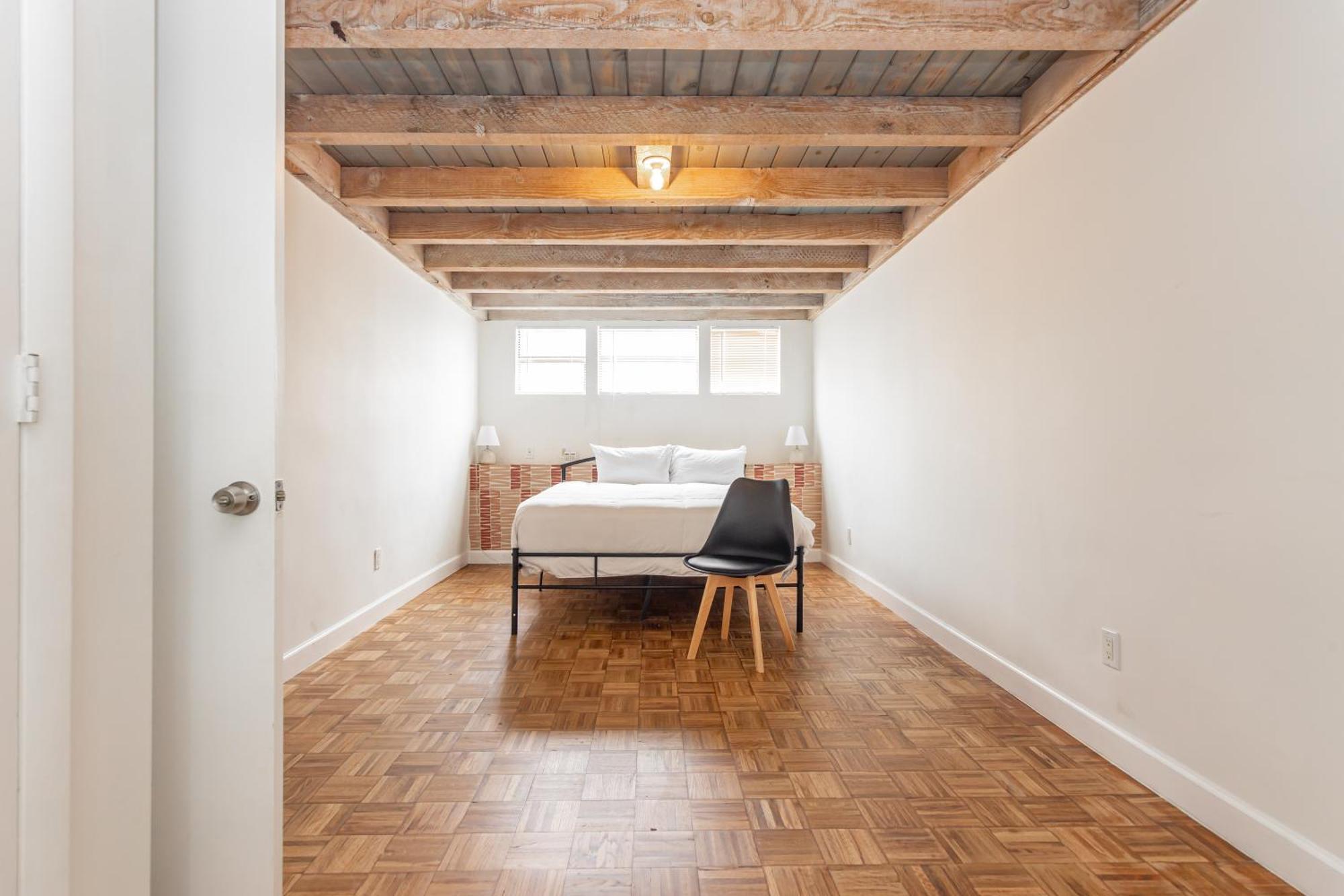 2-bdrm Unit - 5 Minutes Walking Olas