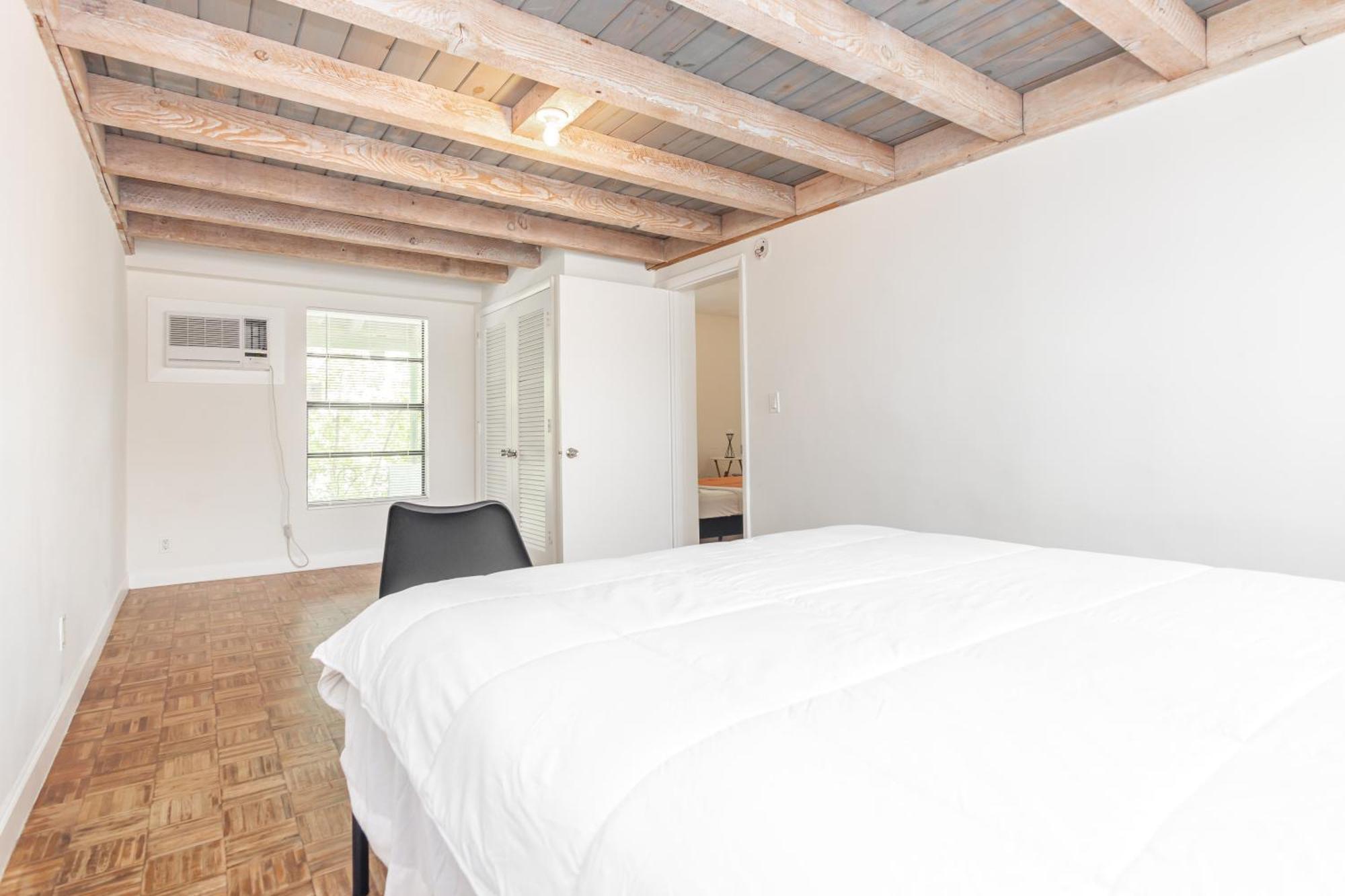 2-bdrm Unit - 5 Minutes Walking Olas