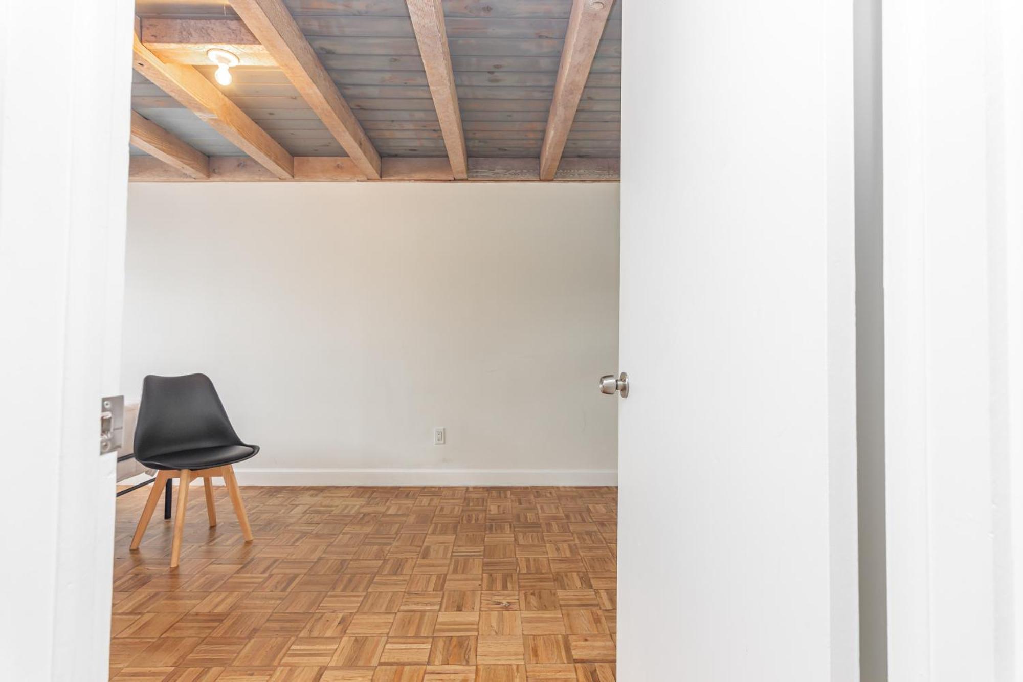 2-bdrm Unit - 5 Minutes Walking Olas Apartment *