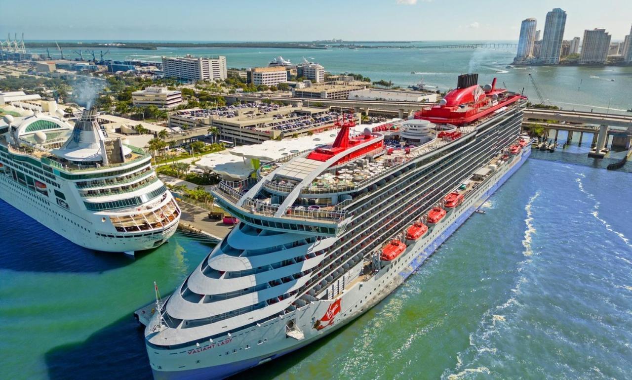 Zen - All Female Dorms - All Men Dorms - Free Wifi - Parking - Coffee Long Term Welcome Hostel Fort Lauderdale