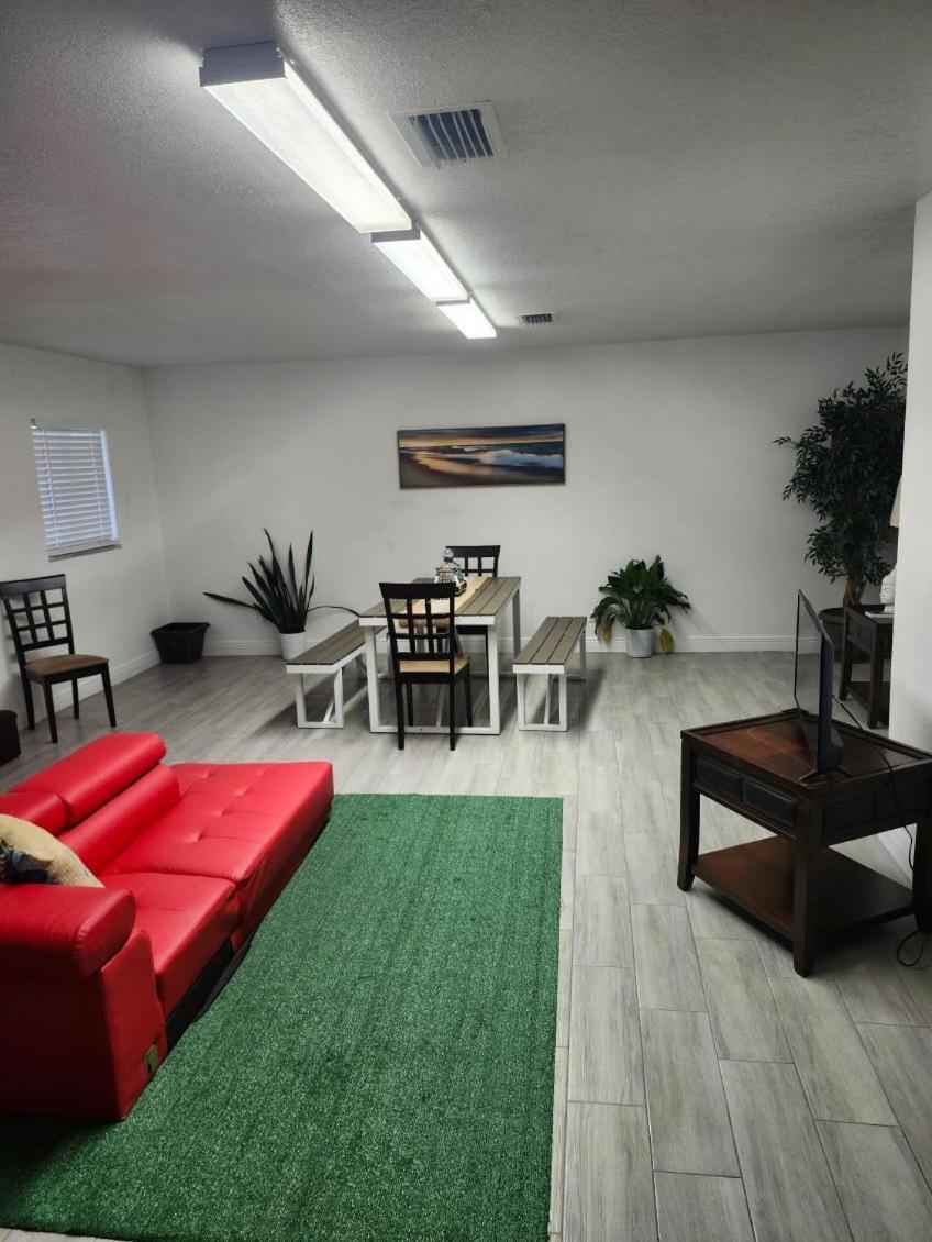 Zen - All Female Dorms - All Men Dorms - Free Wifi - Parking - Coffee Long Term Welcome *