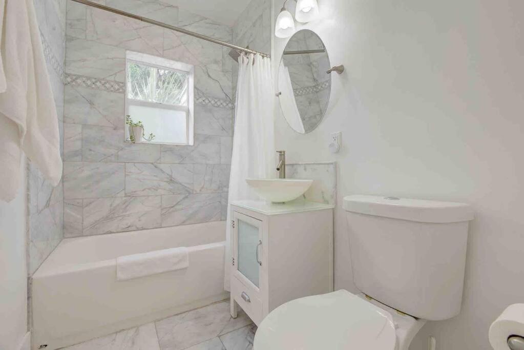 Holiday home Cozy House, Sleeps 4, Close To Beach, Airport