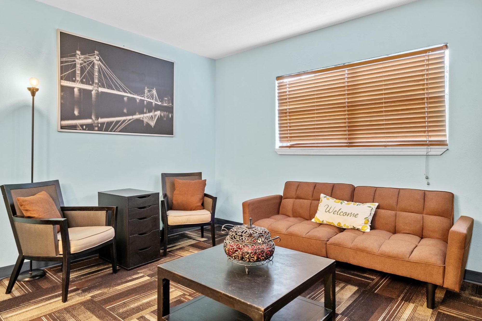 Blue Bell Apartment *