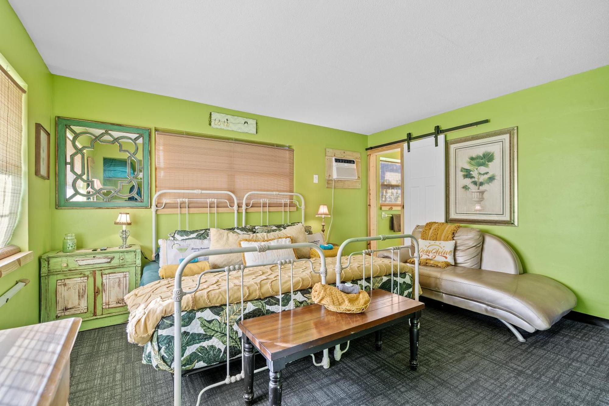 Blue Bell Apartment