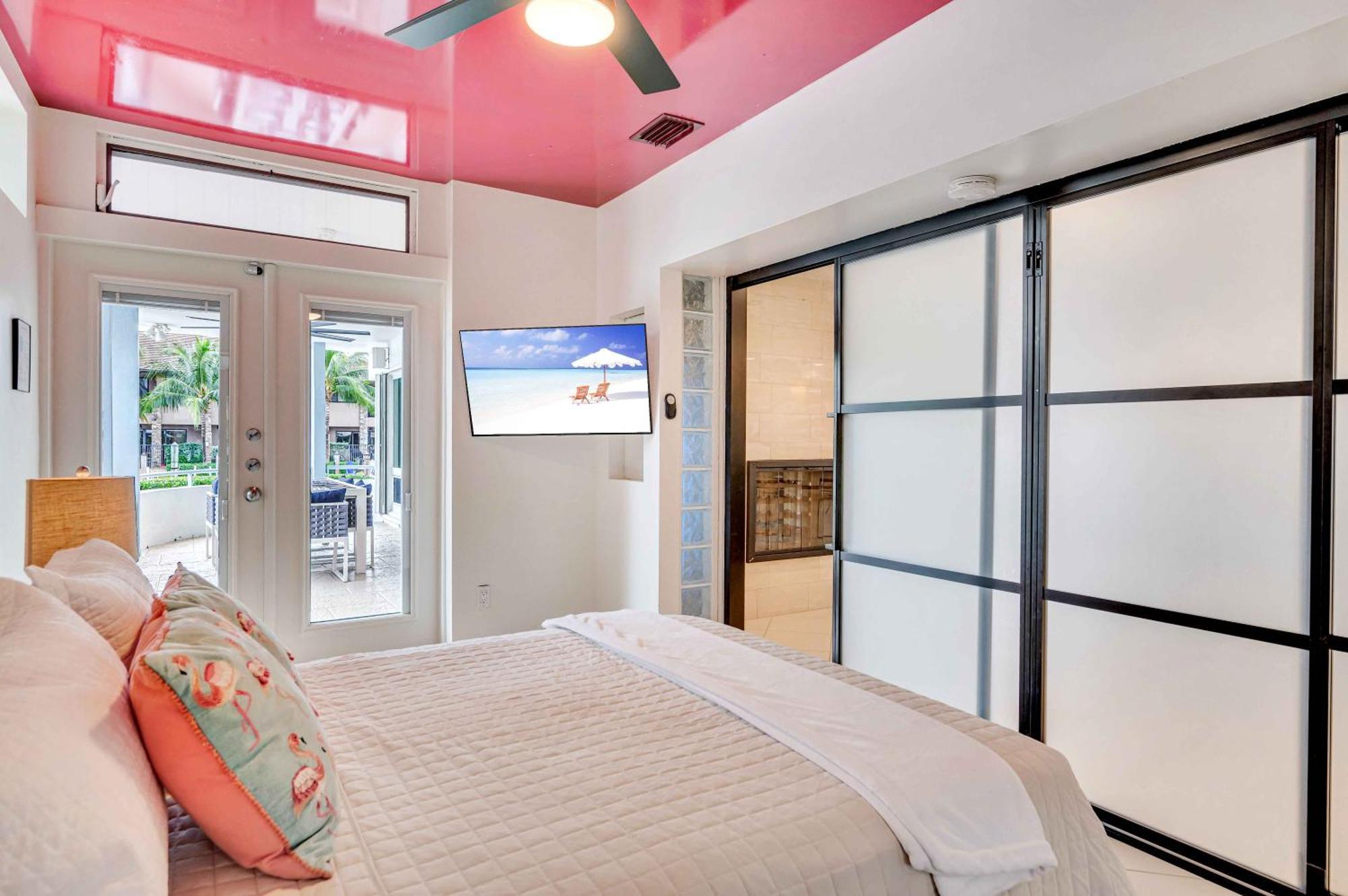 Holiday home Secluded Retreat Heated Pool Dock Access Quiet Neighborhood Saltaire Key Resldences Fort Lauderdale