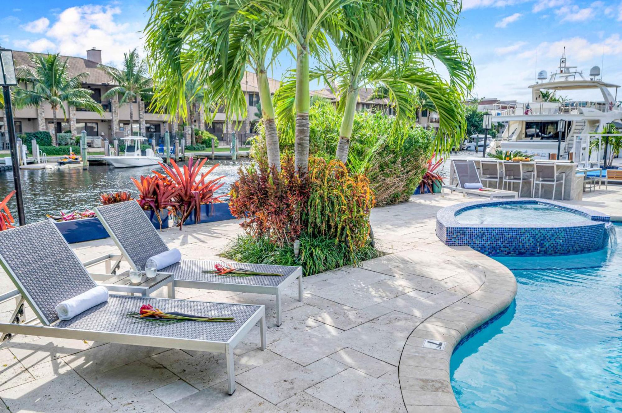 Secluded Retreat Heated Pool Dock Access Quiet Neighborhood Saltaire Key Resldences Holiday home *