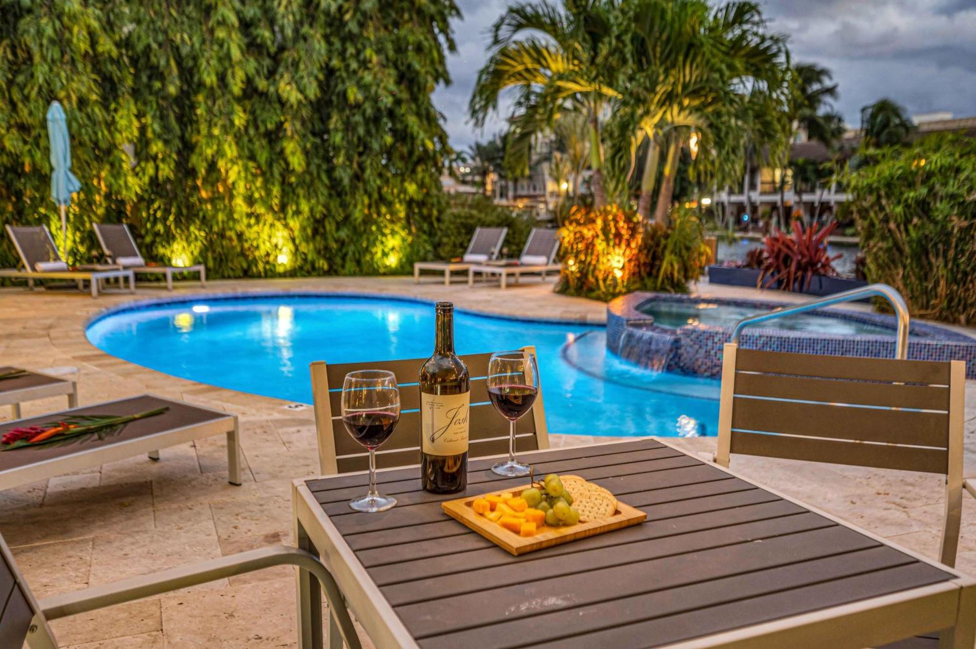 Holiday home Secluded Retreat Heated Pool Dock Access Quiet Neighborhood Saltaire Key Resldences *
