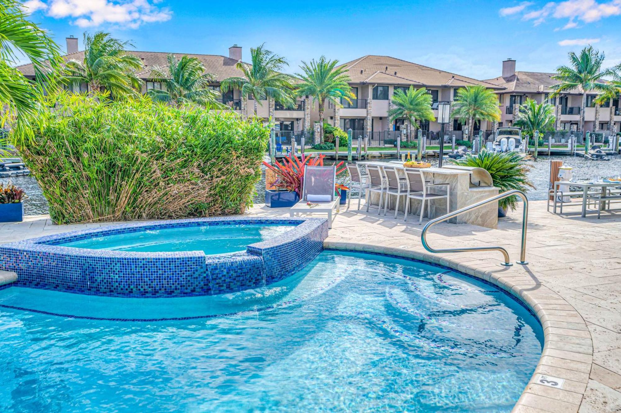 Secluded Retreat Heated Pool Dock Access Quiet Neighborhood Saltaire Key Resldences Holiday home *