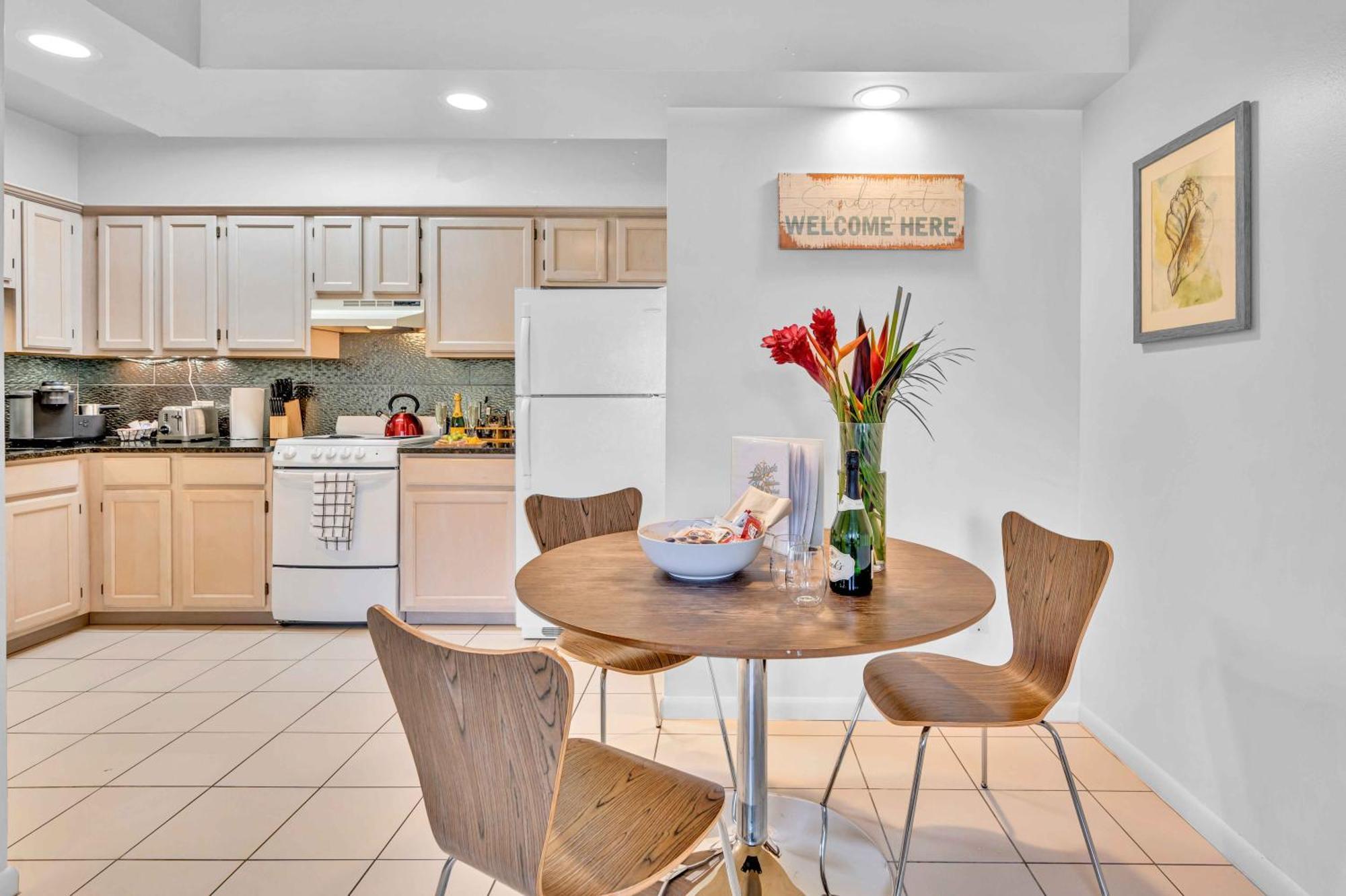 Secluded Retreat Heated Pool Dock Access Quiet Neighborhood Saltaire Key Resldences Holiday home Fort Lauderdale