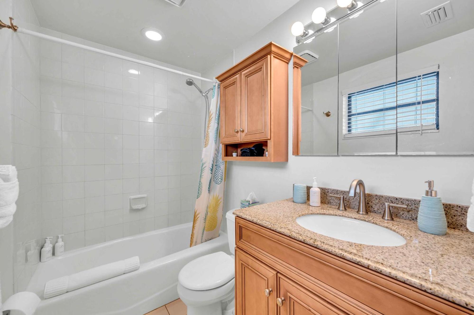 Holiday home Secluded Retreat Heated Pool Dock Access Quiet Neighborhood Saltaire Key Resldences Fort Lauderdale