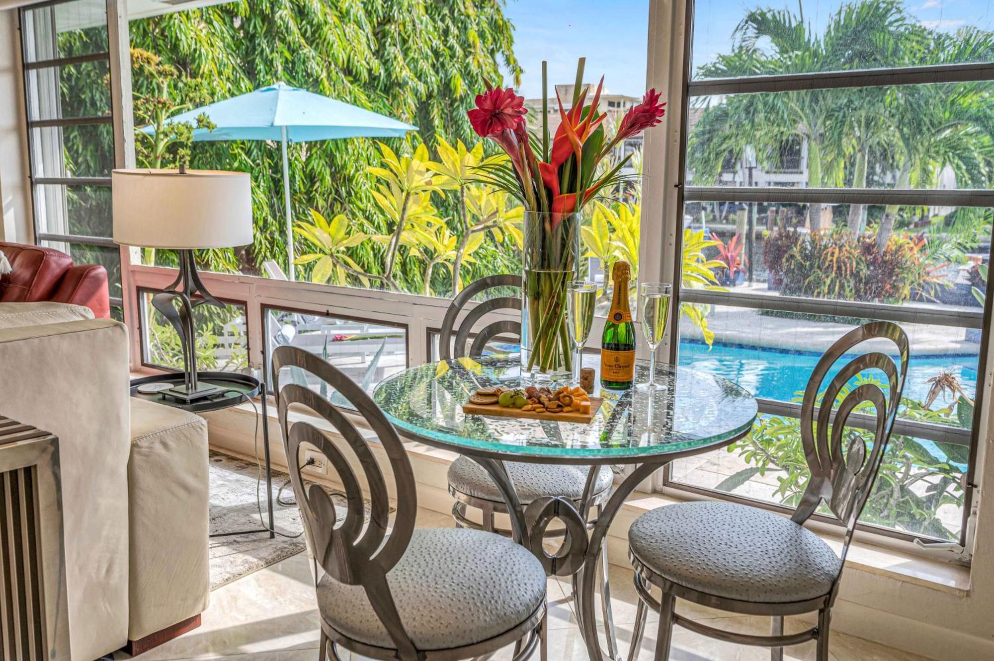 Holiday home Secluded Retreat Heated Pool Dock Access Quiet Neighborhood Saltaire Key Resldences