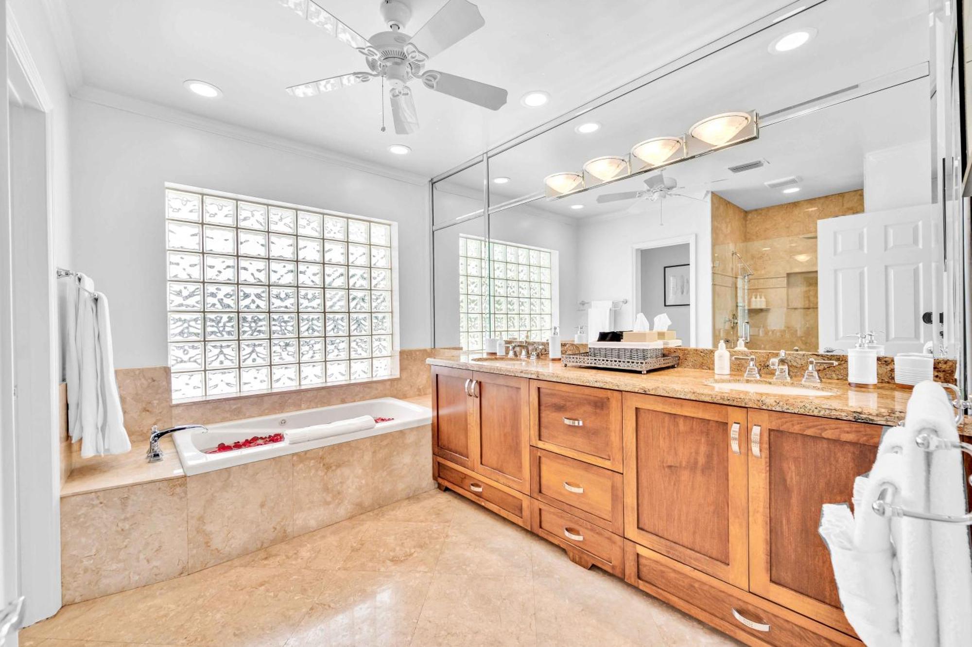 Holiday home Secluded Retreat Heated Pool Dock Access Quiet Neighborhood Saltaire Key Resldences Fort Lauderdale