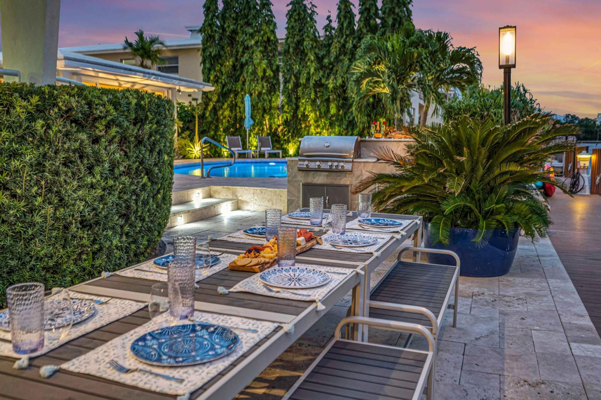 Holiday home Secluded Retreat Heated Pool Dock Access Quiet Neighborhood Saltaire Key Resldences Fort Lauderdale