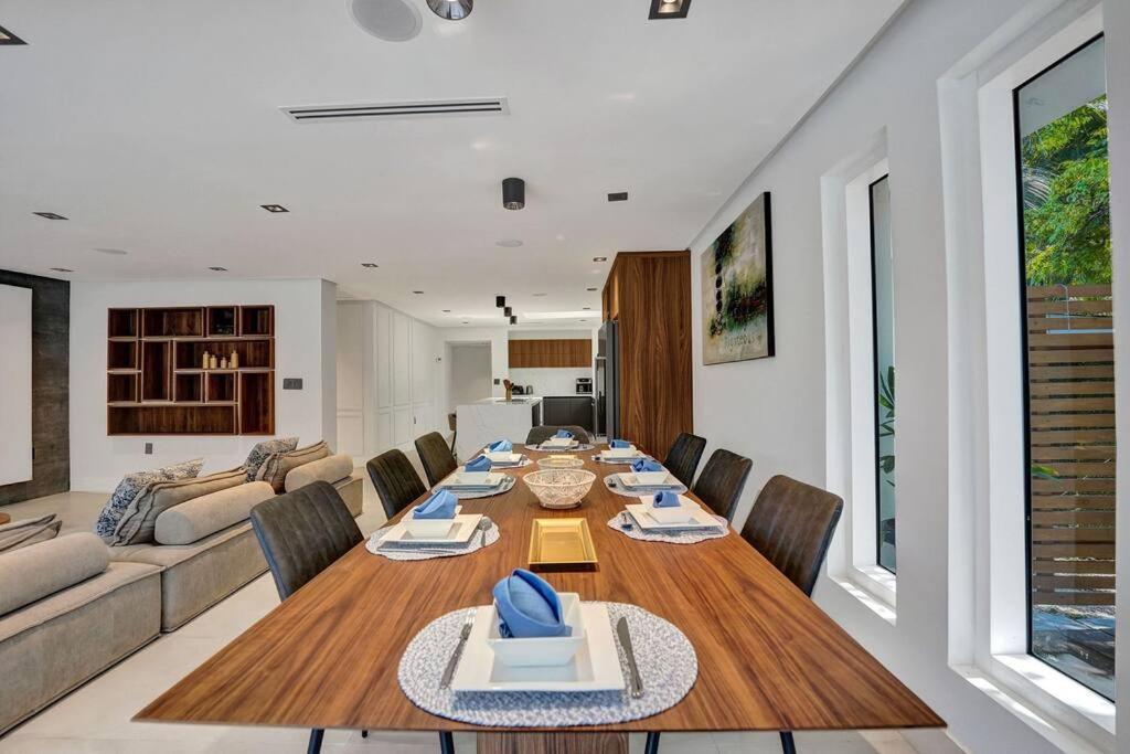 Modern 6 Bedroom Oasis With Pool And Outdoor Bbq Fort Lauderdale