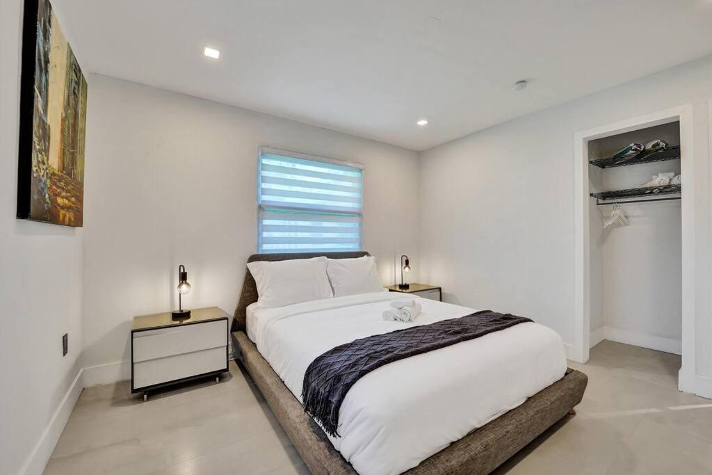 Villa Modern 6 Bedroom Oasis With Pool And Outdoor Bbq Fort Lauderdale