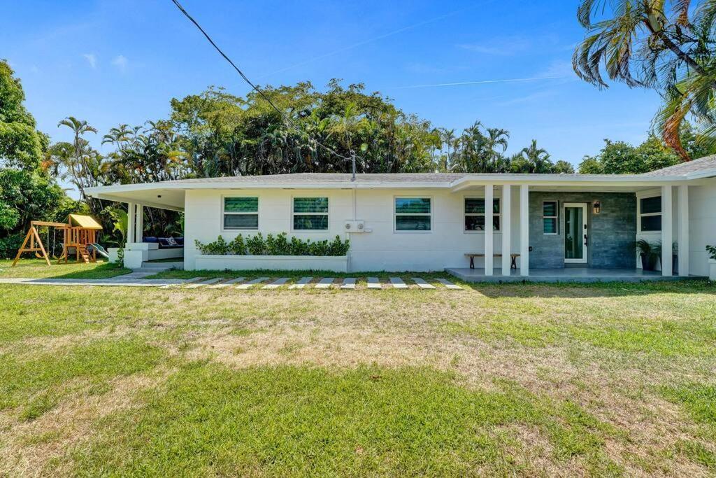 Modern 6 Bedroom Oasis With Pool And Outdoor Bbq Fort Lauderdale