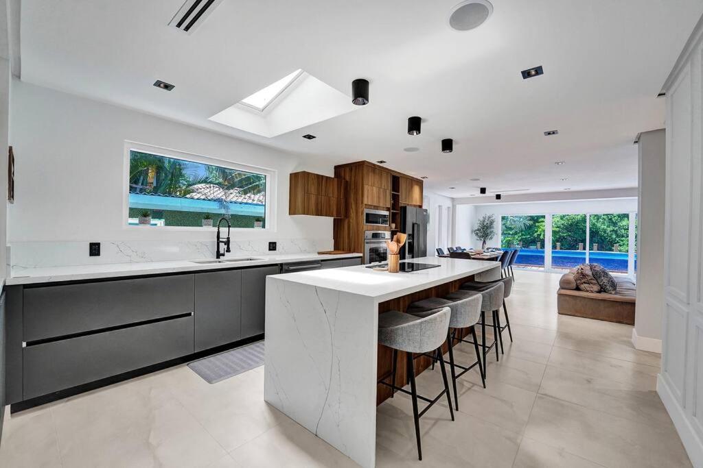 Villa Modern 6 Bedroom Oasis With Pool And Outdoor Bbq Fort Lauderdale