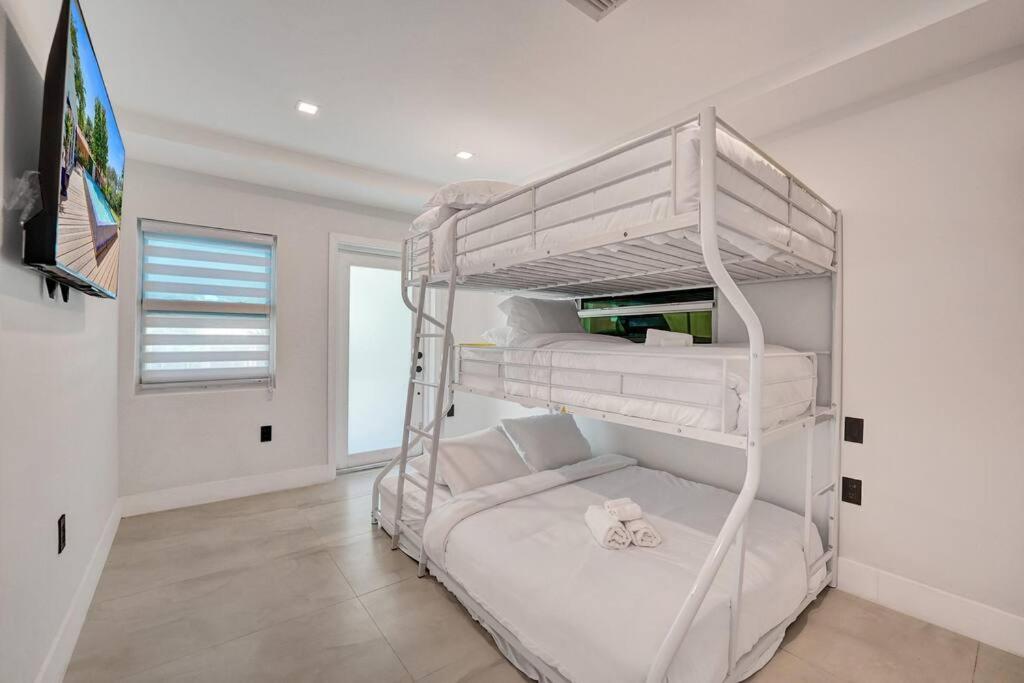 Modern 6 Bedroom Oasis With Pool And Outdoor Bbq Villa Fort Lauderdale