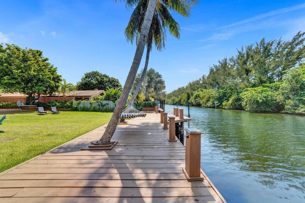 Modern 6 Bedroom Oasis With Pool And Outdoor Bbq Fort Lauderdale