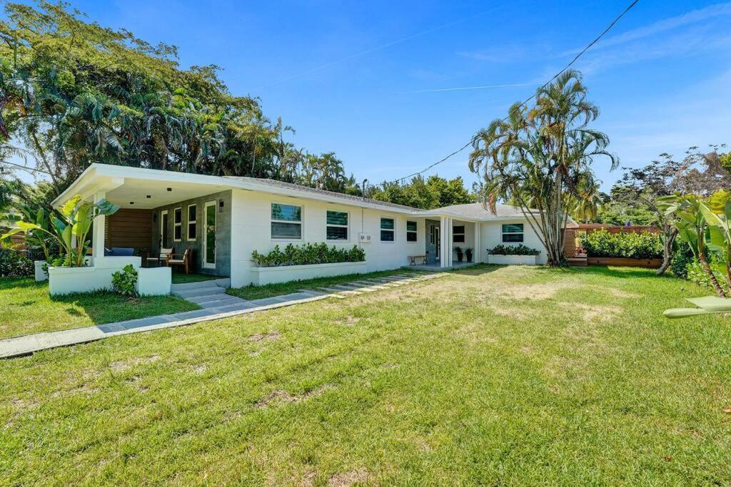 Villa Modern 6 Bedroom Oasis With Pool And Outdoor Bbq Fort Lauderdale