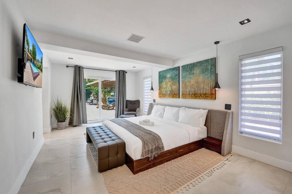 Modern 6 Bedroom Oasis With Pool And Outdoor Bbq Fort Lauderdale