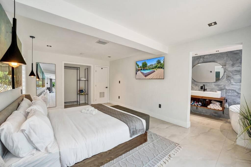 Modern 6 Bedroom Oasis With Pool And Outdoor Bbq Villa Fort Lauderdale
