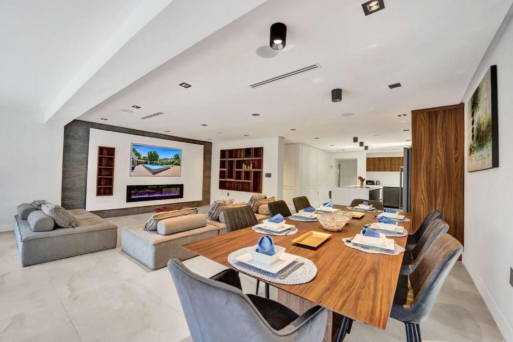 Modern 6 Bedroom Oasis With Pool And Outdoor Bbq Fort Lauderdale