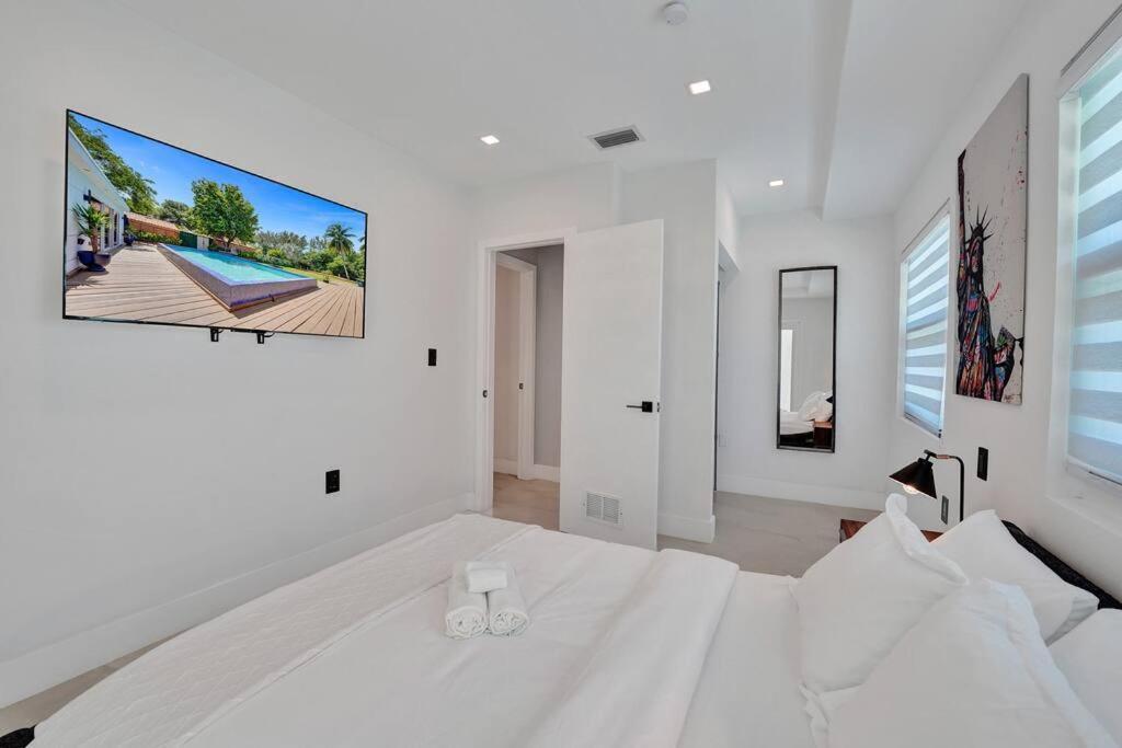 Villa Modern 6 Bedroom Oasis With Pool And Outdoor Bbq