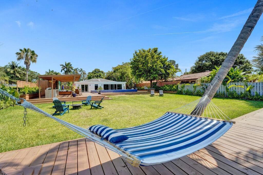 Villa Modern 6 Bedroom Oasis With Pool And Outdoor Bbq *